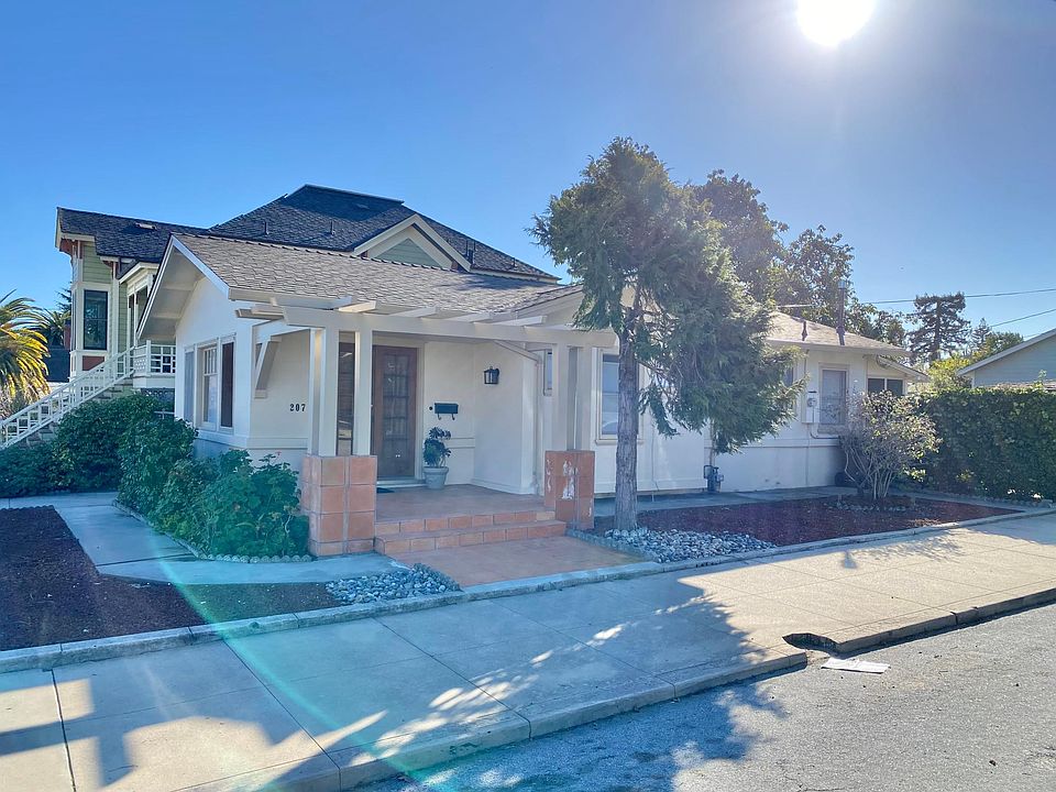 1st image of 207 Escalona Dr