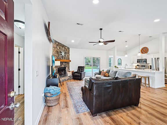 4th image of 11163 CLOVERHILL Circle E