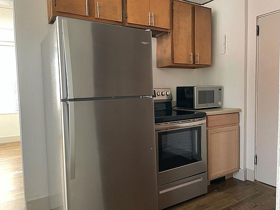 5th image of 206 W Main St Unit 206