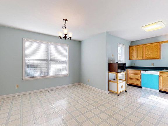 5th image of 601 Cresthaven Ct