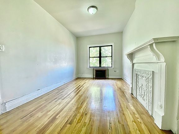 2nd image of 851 Lincoln Pl #F4