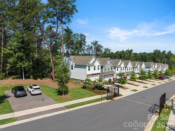 3rd image of 1115 Streamside Ln
