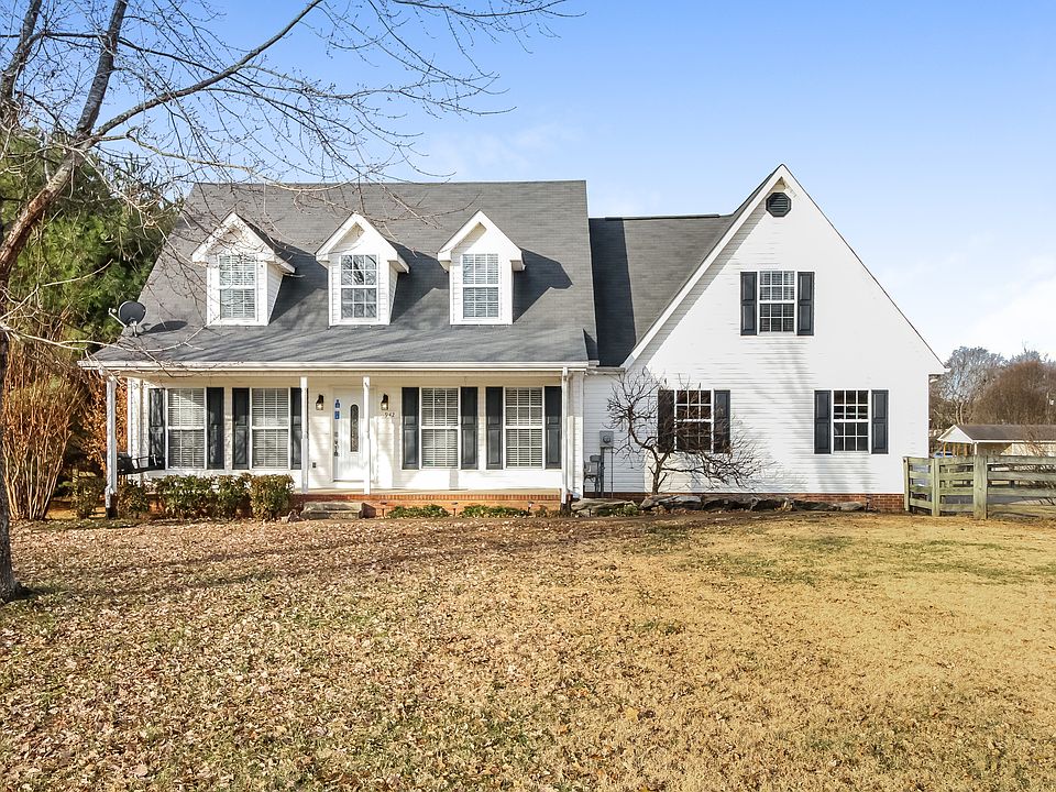 1st image of 942 Cranford Hollow Rd