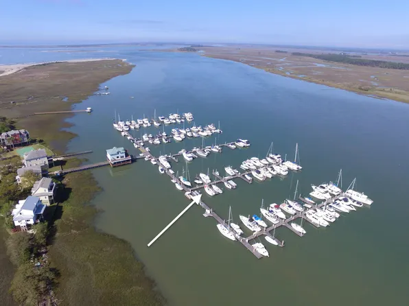 67 10th St W #D-26, Folly Beach, SC 29439