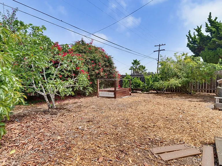 7134 Hybeth Dr — Photo 48