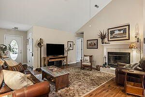 2nd image of 103 Meadowlark Ct
