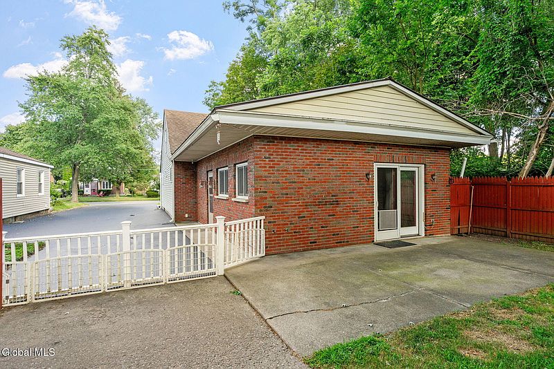 5th image of 2634 1st Avenue