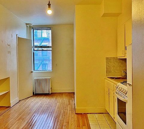 5th image of 517 E 12th St