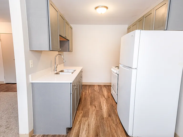 Hiawatha Court — Photo 12