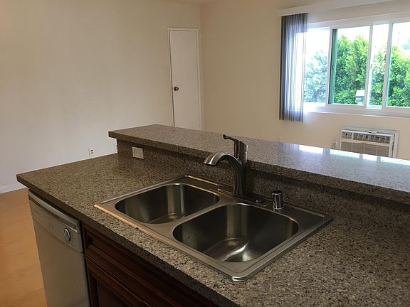 granite countertop kitchen