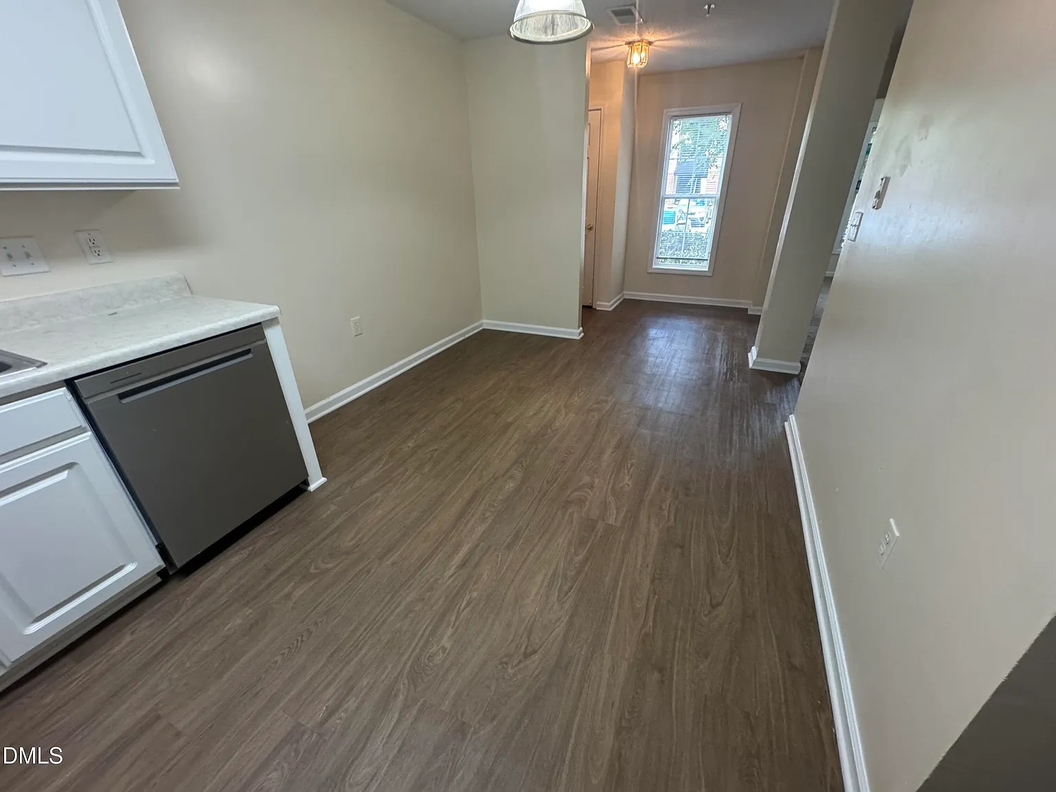 1 bed, 1.5 bath, 1003 sqft, $1,250 — Photo 4