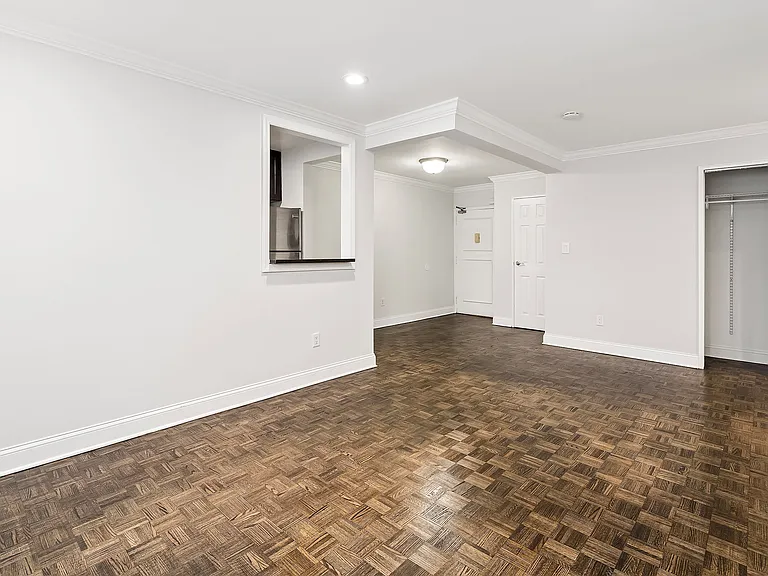 48 Roseland Avenue Apartments — Photo 9
