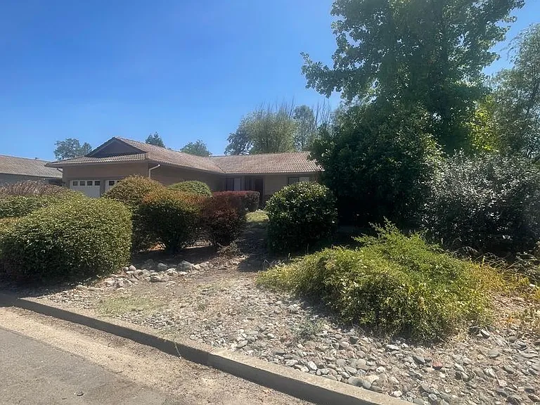 651 Country Oak Dr — Photo 2