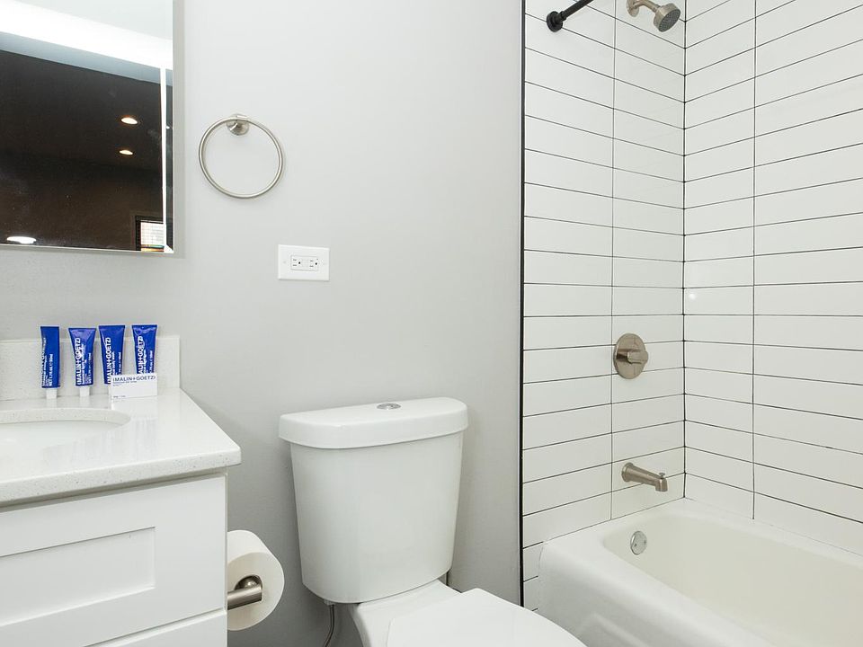 2nd image of 850 W Barry Ave APT 2B
