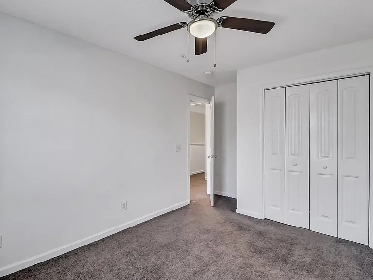 375 Laurel Oak Ln — Photo 4