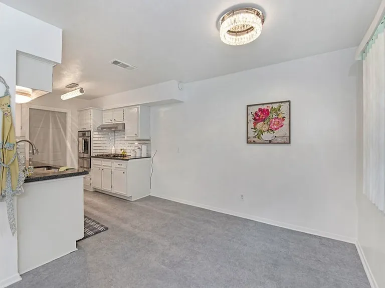 1102 E Rutgers Ln — Photo 4
