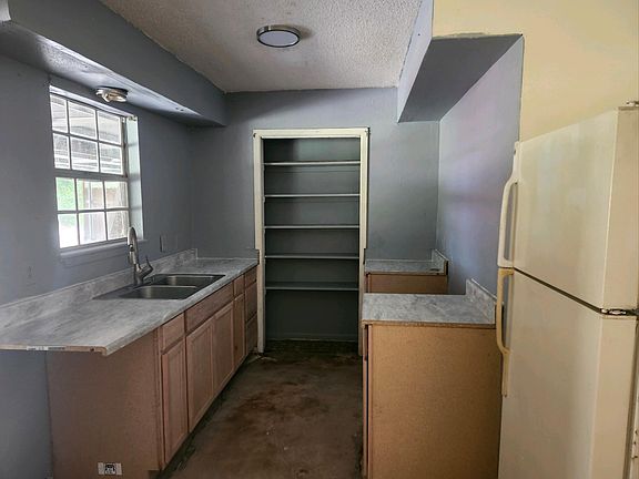 5th image of 708 Avenue D #708