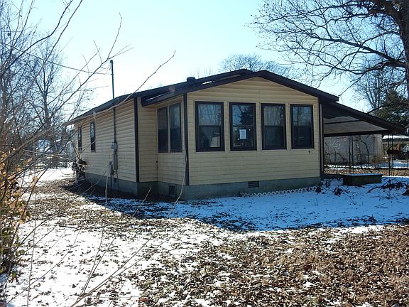 2nd image of 916 W Victor St
