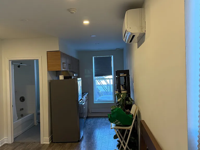 450 Bathurst St #1 — Photo 9