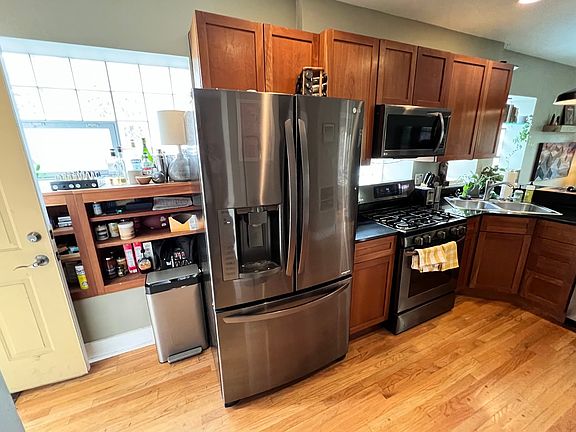 4th image of 2215 N Bissell St #4