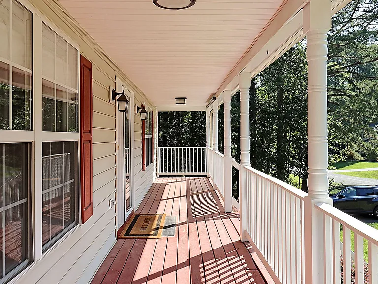 100 Fir Tree Ln — Photo 2