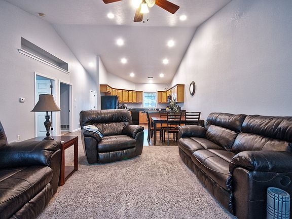 5th image of 1612 Clover Creek Ln