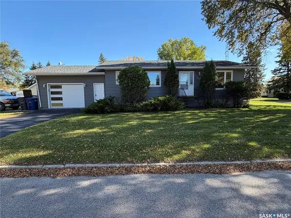 715 McNaughton Street, Moosomin, SK S0G 3N0