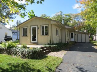 111 Wickham Ave, Houghton Lake, MI 48629