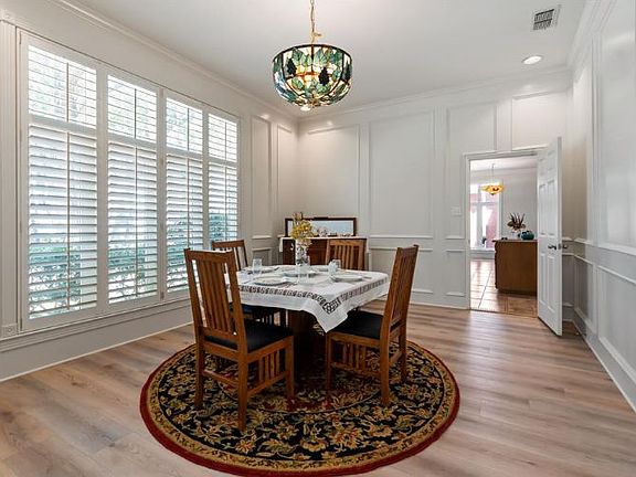 5th image of 2312 Country Club Dr
