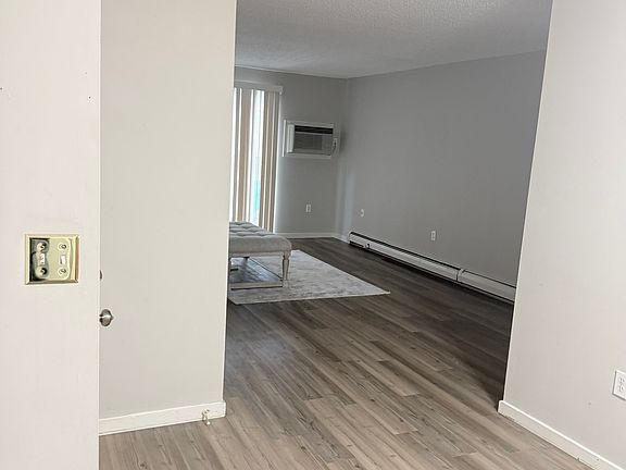 2nd image of 12 Saint James Pl