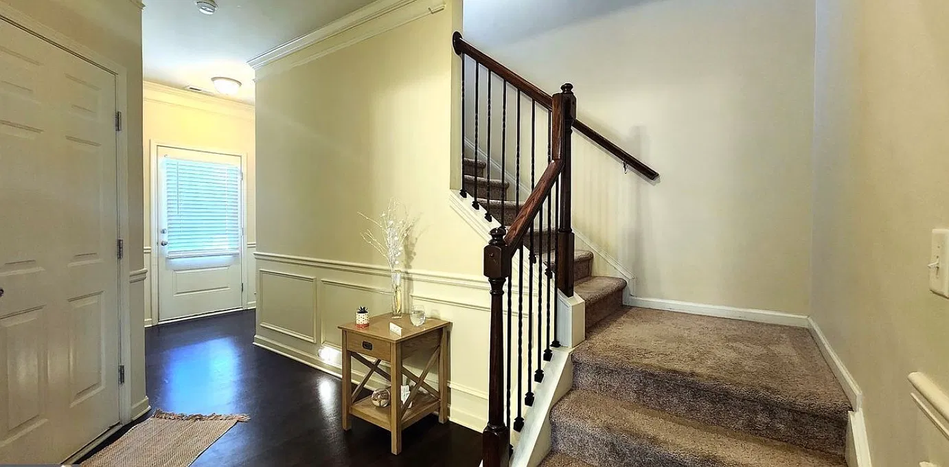4 bed, 2220 sqft, $2,350 — Photo 3