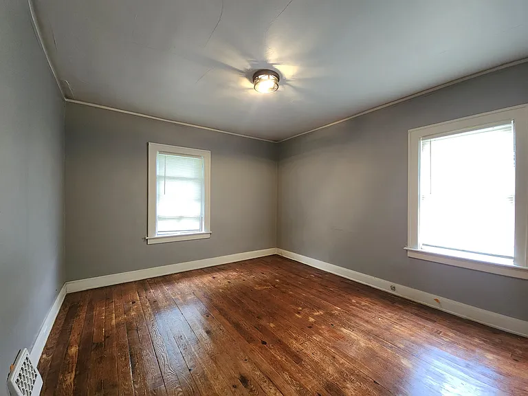 805 N Linn St — Photo 13