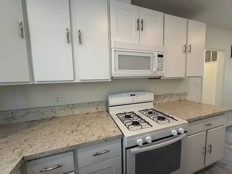 1228 N McCadden Pl #5 — Photo 7