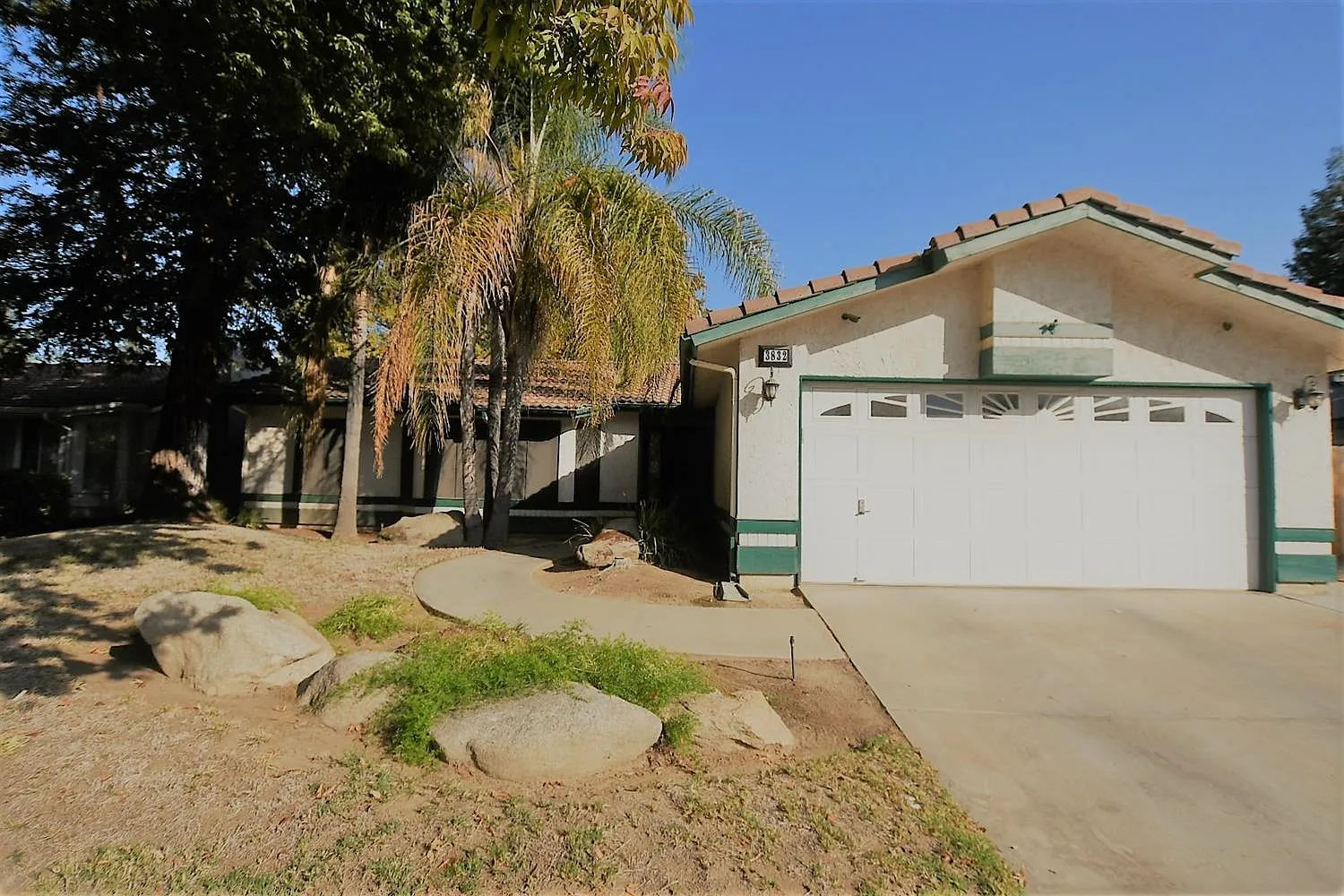 3832 N Cleo Ave photo 1