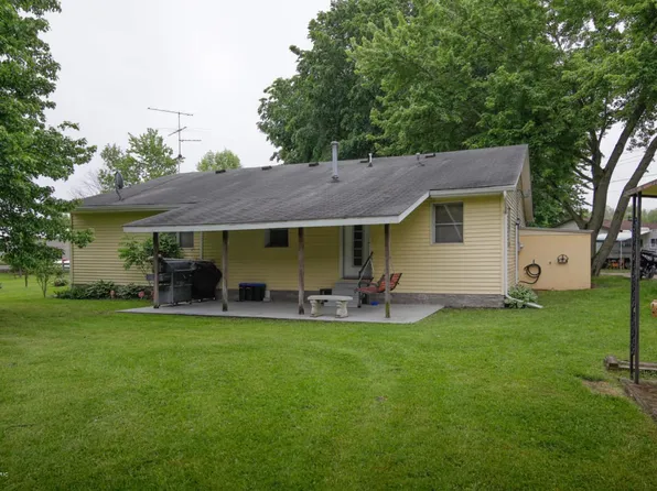 2514 Herlan Lake Rd, Hopkins, MI 49328