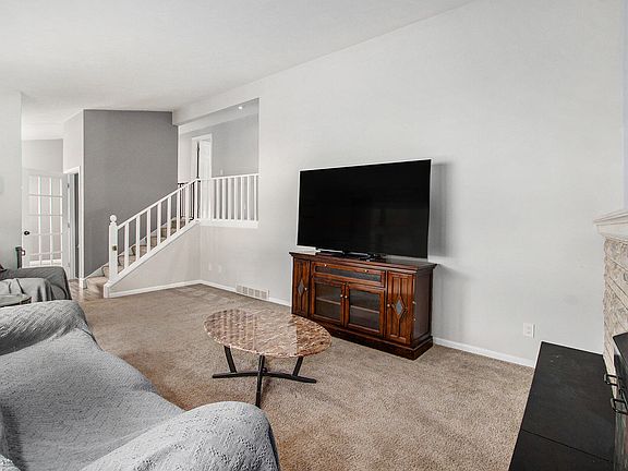 4th image of 2115 Garland Dr