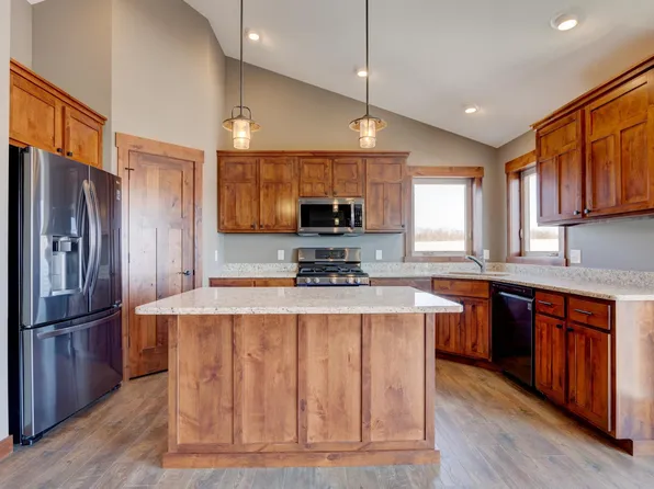 871 N Grant St, Ellsworth, WI 54011