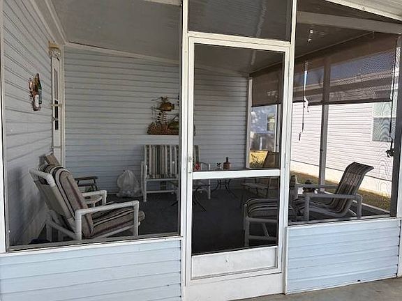 4th image of 1118 Caine St