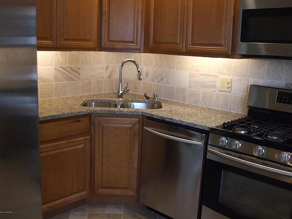 10002 Caven backsplash