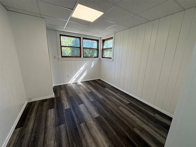 86 Conklin Ave — Photo 12