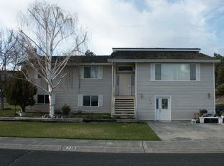 736 Edgewater Ln, Moses Lake, WA 98837