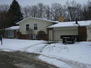 7 Corona Ct, Hillsdale, MI 49242