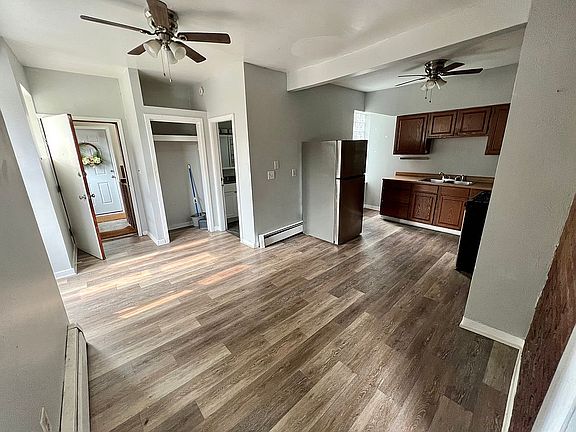 3rd image of 3126 Woodbine Ave