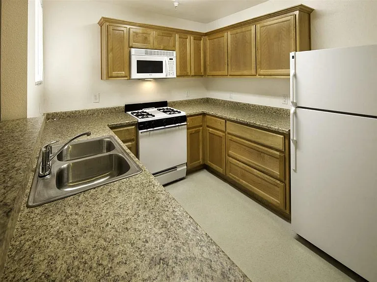 1160 E Church Ave — Photo 8