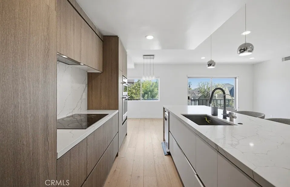 2 bed, 1061 sqft, $3,750 — Photo 3