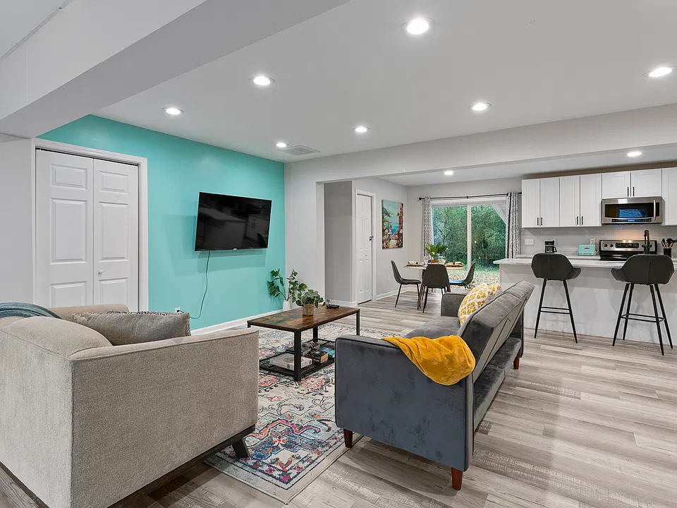3032 Brook Dr