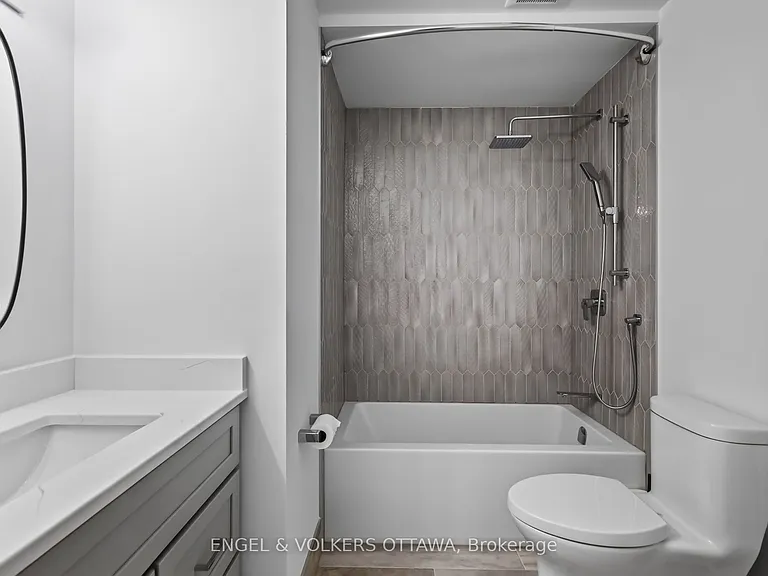 104 Manhattan Cres — Photo 14