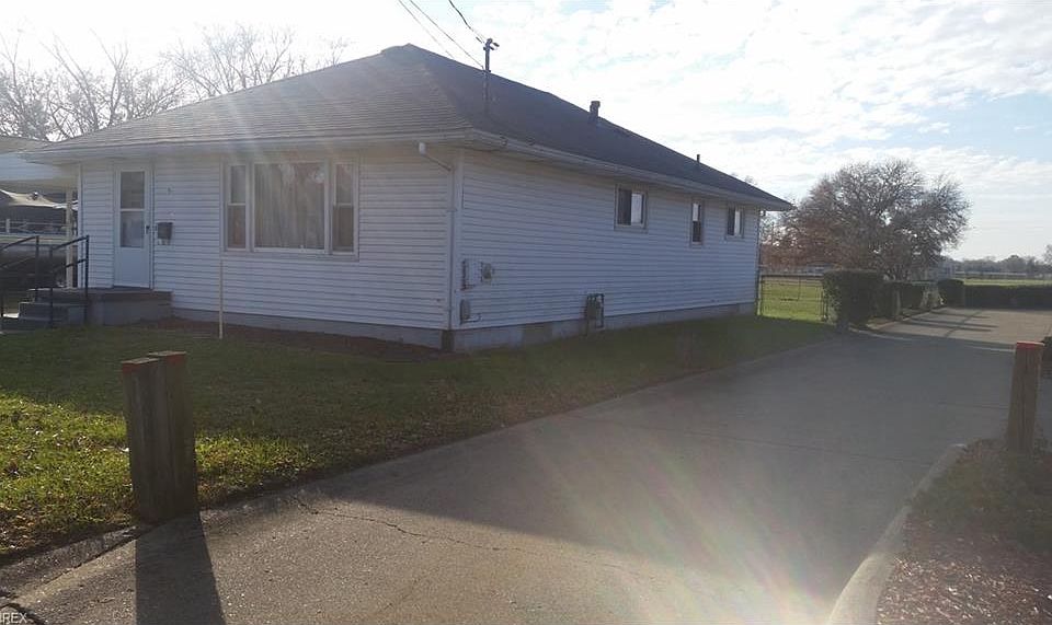 2nd image of 123 Locust St