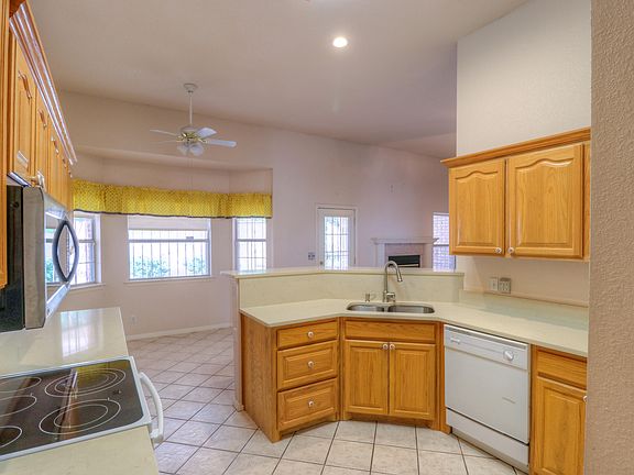 3rd image of 10851 Loma De Alma Dr
