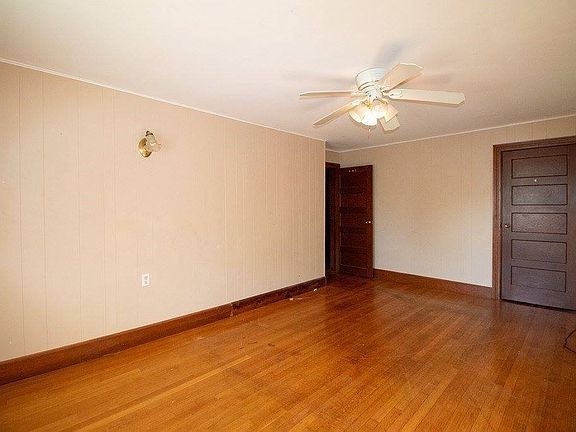 3rd image of 86 Walnut Ave Floor 2